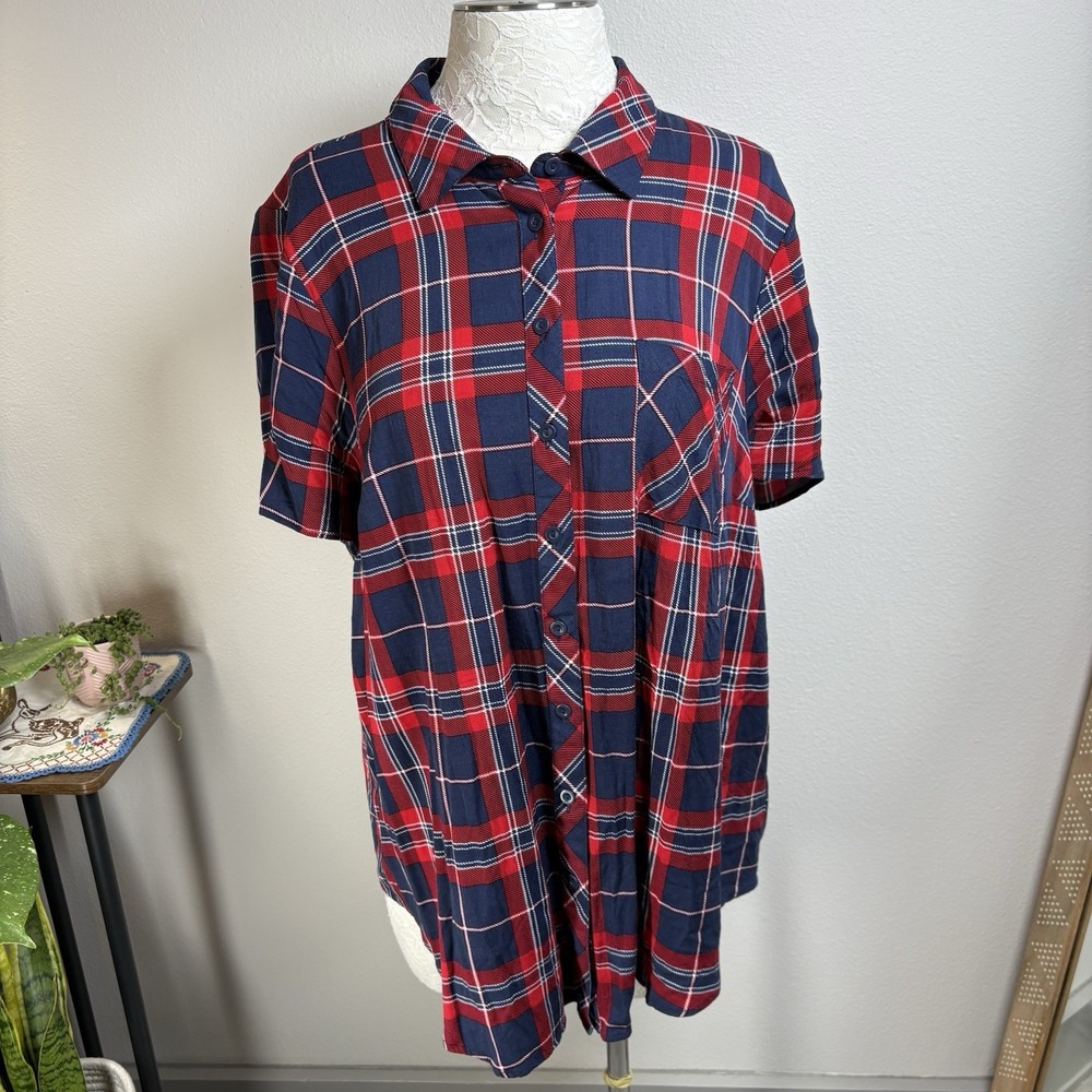Torrid Women's Plus 2 / 2X ~ Red and Blue Plaid Short Sleeve Button Up Shirt